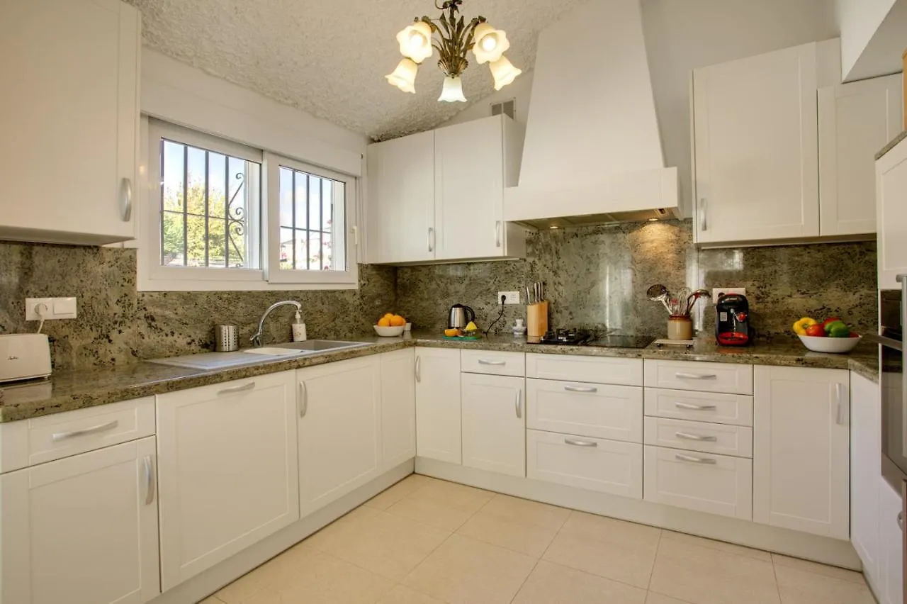 Villa Estefania - Bahia Dorada Estepona